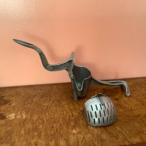 Vintage WEAR-EVER Aluminum Citrus Fruit Press Juicer USA Hand Manual Squeezer